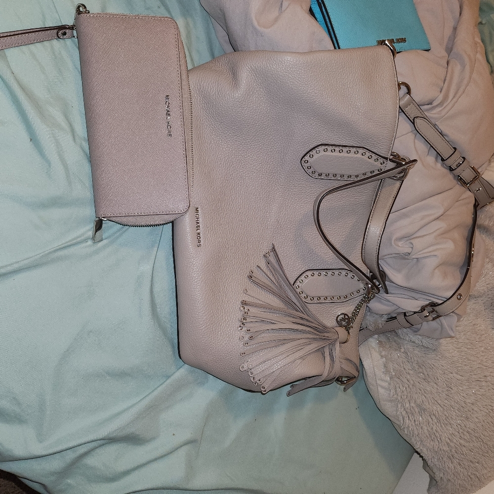 Gray Michael Kors purse & wallet